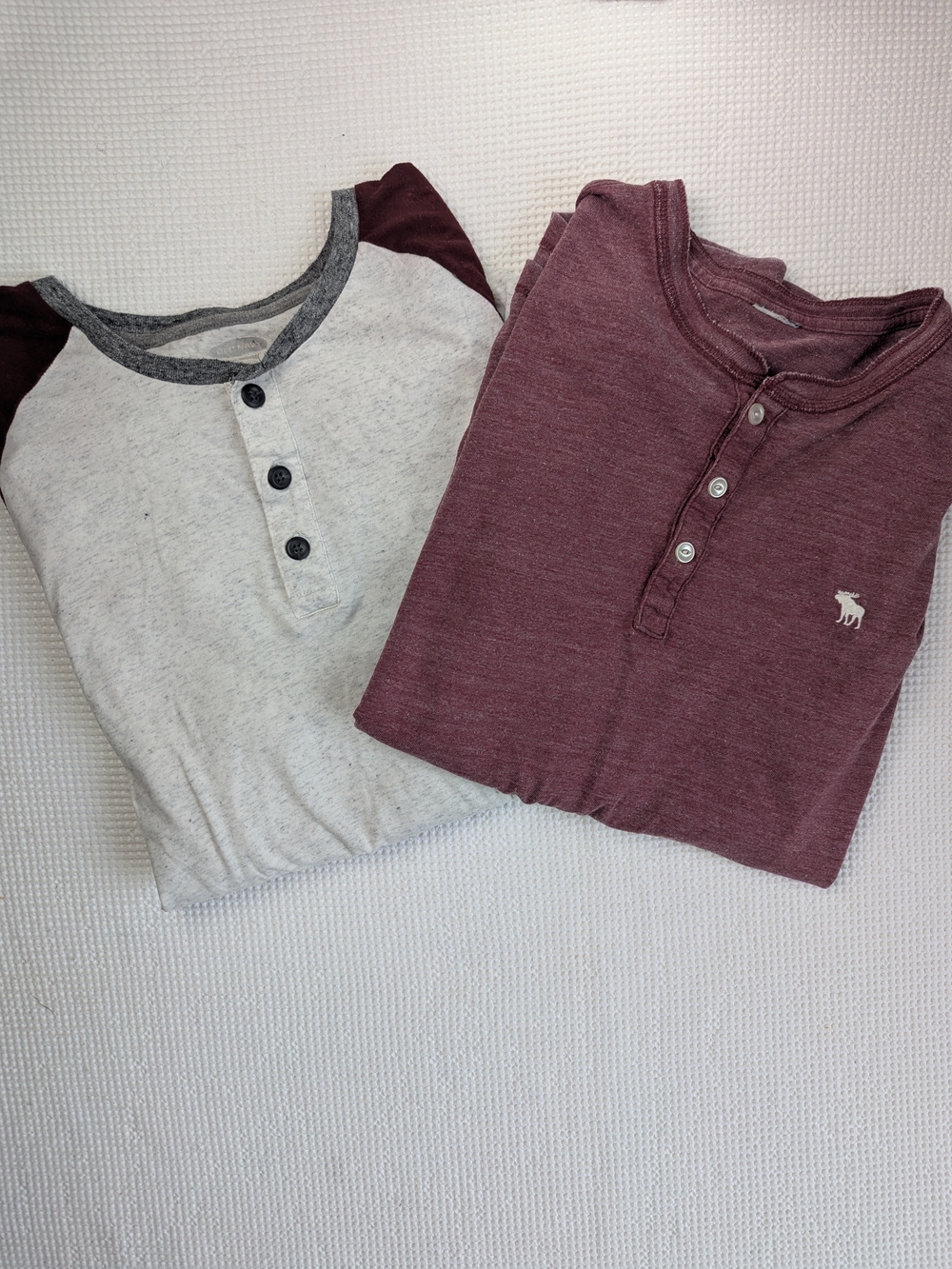 Abercrombie/Old Navy Men's Maroon Henley & Gray Raglan Long Sleeve Shirt Set